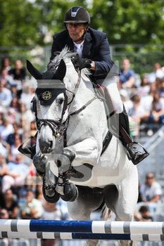 2022-06-26 - Eric VAN DER VLEUTEN of Netherlands riding Snoes during the Longines Global Champions Tour 2022, Paris Eiffel Jumping, equestrian event on June 26, 2022 at Champ de Mars in Paris, France - EQUESTRIAN - LONGINES GLOBAL CHAMPIONS TOUR 2022 - PARIS EIFFEL JUMPING - INTERNATIONALS - EQUESTRIAN
