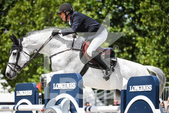 26/06/2022 - Eric VAN DER VLEUTEN of Netherlands riding Snoes during the Longines Global Champions Tour 2022, Paris Eiffel Jumping, equestrian event on June 26, 2022 at Champ de Mars in Paris, France - EQUESTRIAN - LONGINES GLOBAL CHAMPIONS TOUR 2022 - PARIS EIFFEL JUMPING - INTERNAZIONALI - EQUITAZIONE