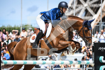 26/06/2022 - Suus KUYTEN of Netherlands riding Take A Chance on me Z during the Longines Global Champions Tour 2022, Paris Eiffel Jumping, equestrian event on June 26, 2022 at Champ de Mars in Paris, France - EQUESTRIAN - LONGINES GLOBAL CHAMPIONS TOUR 2022 - PARIS EIFFEL JUMPING - INTERNAZIONALI - EQUITAZIONE