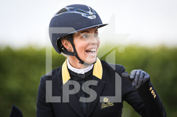 26/06/2022 - Edwina TOPS-ALEXANDER of Australia riding Catenda during the Longines Global Champions Tour 2022, Paris Eiffel Jumping, equestrian event on June 26, 2022 at Champ de Mars in Paris, France - EQUESTRIAN - LONGINES GLOBAL CHAMPIONS TOUR 2022 - PARIS EIFFEL JUMPING - INTERNAZIONALI - EQUITAZIONE