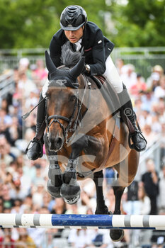26/06/2022 - Edward LEVY of France riding Uno de Cerisy during the Longines Global Champions Tour 2022, Paris Eiffel Jumping, equestrian event on June 26, 2022 at Champ de Mars in Paris, France - EQUESTRIAN - LONGINES GLOBAL CHAMPIONS TOUR 2022 - PARIS EIFFEL JUMPING - INTERNAZIONALI - EQUITAZIONE