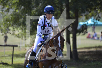 2022-09-17 - Yasmin Ingham (GBR) riding Banzai du Loir during the cross-country course of the Equestrian FEI Eventing World Championships on September 17, 2022 at Pratoni del Vivaro, Rome, Italy - FEI EVENTING WORLD CHAMPIONSHIPS - INTERNATIONALS - EQUESTRIAN