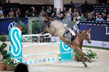 2022-11-06 - Henrik Von Eckerman (horse: King Edward) - 2022 LONGINES FEI JUMPING WORLD CUP - INTERNATIONALS - EQUESTRIAN