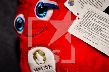 2022-11-15 - This photograph shows a plush toy representing the mascot of the Paris 2024 Olympic Games "Les Phryges" with the mention "Made in China" on November 15, 2022 in Paris, France - OLYMPIC GAMES PARIS 2024 - MASCOTS PRESENTATION - OLYMPIC GAMES PARIS 2024 - OLYMPIC GAMES