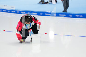 2022-02-08 - inspection of the ice during the Olympic Winter Games Beijing 2022, Speed Skating, Women's 1500m on February 7, 2022 at the National Speedskating Oval in Beijing, China - OLYMPIC WINTER GAMES BEIJING 2022, FEBRUARY 08 - OLYMPIC WINTER GAMES BEIJING 2022 - OLYMPIC GAMES