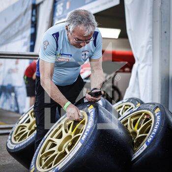 2022-03-16 - michelin engineer during the 1000 Miles of Sebring, 1st round of the 2022 FIA World Endurance Championship on the Sebring International Raceway from March 16 to 18, in Sebring, Florida, United States of America - 1000 MILES OF SEBRING, 1ST ROUND OF THE 2022 FIA WORLD ENDURANCE CHAMPIONSHIP - ENDURANCE - MOTORS