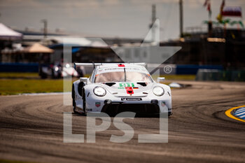 2022-03-17 - 91 BRUNI Gianmaria (ita), LIETZ Richard (aut), Porsche GT Team, Porsche 911 RSR - 19, action during the 1000 Miles of Sebring, 1st round of the 2022 FIA World Endurance Championship on the Sebring International Raceway from March 16 to 18, in Sebring, Florida, United States of America - 1000 MILES OF SEBRING, 1ST ROUND OF THE 2022 FIA WORLD ENDURANCE - ENDURANCE - MOTORS