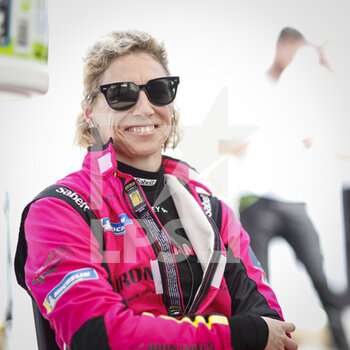 2022-03-17 - FREY Rahel (swi), Iron DAMES, Ferrari 488 GTE EVO, portrait during the 1000 Miles of Sebring, 1st round of the 2022 FIA World Endurance Championship on the Sebring International Raceway from March 16 to 18, in Sebring, Florida, United States of America - 1000 MILES OF SEBRING, 1ST ROUND OF THE 2022 FIA WORLD ENDURANCE - ENDURANCE - MOTORS