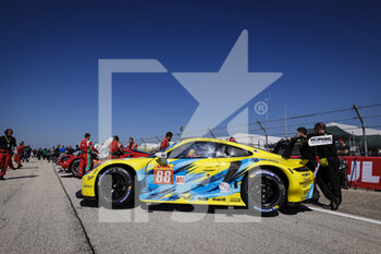 2022-03-18 - 88 ANDLAUER Julien (fra), POORDAD Fred (USA), LINDSEY Patrick (USA), Dempsey-Proton Racing, Porsche 911 RSR - 19, ambiance during the 1000 Miles of Sebring, 1st round of the 2022 FIA World Endurance Championship on the Sebring International Raceway from March 16 to 18, in Sebring, Florida, United States of America - 1000 MILES OF SEBRING, 1ST ROUND OF THE 2022 FIA WORLD ENDURANCE CHAMPIONSHIP - ENDURANCE - MOTORS