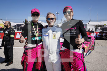 2022-03-18 - 85 FREY Rahel (swi), GATTING Michelle (DNK), BOVY Sarah (BEL), Iron DAMES, Ferrari 488 GTE EVO, ambiance ICKX Jacky (bel), portrait during the 1000 Miles of Sebring, 1st round of the 2022 FIA World Endurance Championship on the Sebring International Raceway from March 16 to 18, in Sebring, Florida, United States of America - 1000 MILES OF SEBRING, 1ST ROUND OF THE 2022 FIA WORLD ENDURANCE CHAMPIONSHIP - ENDURANCE - MOTORS