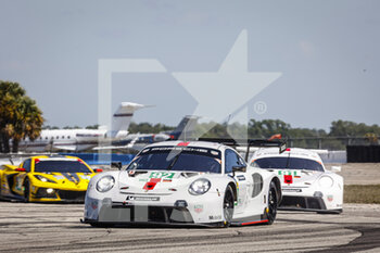 2022-03-18 - 92 CHRISTENSEN Michael (dnk), ESTRE Kevin (fra), Porsche GT Team, Porsche 911 RSR - 19, action during the 1000 Miles of Sebring, 1st round of the 2022 FIA World Endurance Championship on the Sebring International Raceway from March 16 to 18, in Sebring, Florida, United States of America - 1000 MILES OF SEBRING, 1ST ROUND OF THE 2022 FIA WORLD ENDURANCE CHAMPIONSHIP - ENDURANCE - MOTORS