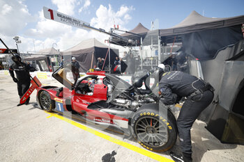 2022-03-18 - 01 WADOUX Lilou (fra), OGIER Sébastien (fra), MILESI Charles (fra), Richard Mille Racing Team, Oreca 07 - Gibson, action, stand, pit lane , during the 1000 Miles of Sebring, 1st round of the 2022 FIA World Endurance Championship on the Sebring International Raceway from March 16 to 18, in Sebring, Florida, United States of America - 1000 MILES OF SEBRING, 1ST ROUND OF THE 2022 FIA WORLD ENDURANCE CHAMPIONSHIP - ENDURANCE - MOTORS