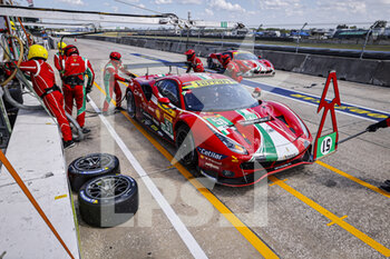 2022-03-18 - 51 PIER GUIDI Alessandro (ita), CALADO James (gbr), AF Corse, Ferrari 488 GTE EVO, action pit stop during the 1000 Miles of Sebring, 1st round of the 2022 FIA World Endurance Championship on the Sebring International Raceway from March 16 to 18, in Sebring, Florida, United States of America - 1000 MILES OF SEBRING, 1ST ROUND OF THE 2022 FIA WORLD ENDURANCE CHAMPIONSHIP - ENDURANCE - MOTORS