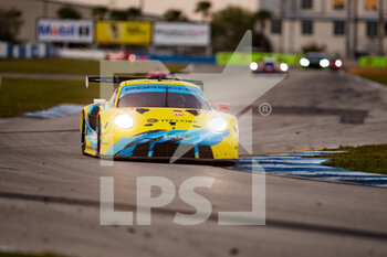2022-03-18 - 88 ANDLAUER Julien (fra), POORDAD Fred (USA), LINDSEY Patrick (USA), Dempsey-Proton Racing, Porsche 911 RSR - 19, action during the 1000 Miles of Sebring, 1st round of the 2022 FIA World Endurance Championship on the Sebring International Raceway from March 16 to 18, in Sebring, Florida, United States of America - 1000 MILES OF SEBRING, 1ST ROUND OF THE 2022 FIA WORLD ENDURANCE CHAMPIONSHIP - ENDURANCE - MOTORS