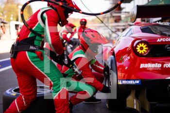 2022-05-06 - 21 MANN Simon (gbr), ULRICH Christoph (swi), VILANDER Toni (fin), AF Corse, Ferrari 488 GTE Evo, action mecaniciens, mechanics during the 6 Hours of Spa-Francorchamps 2022, 2nd round of the 2022 FIA World Endurance Championship on the Circuit de Spa-Francorchamps from May 5 to 7, 2022 in Francrochamps, Belgium - 6 HOURS OF SPA-FRANCORCHAMPS 2022, 2ND ROUND OF THE 2022 FIA WORLD ENDURANCE CHAMPIONSHIP - ENDURANCE - MOTORS