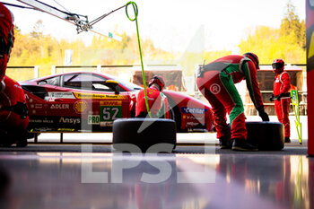 2022-05-06 - 52 MOLINA Miguel (spa), FUOCO Antonio (ita), AF Corse, Ferrari 488 GTE EVO, action pit stop during the 6 Hours of Spa-Francorchamps 2022, 2nd round of the 2022 FIA World Endurance Championship on the Circuit de Spa-Francorchamps from May 5 to 7, 2022 in Francrochamps, Belgium - 6 HOURS OF SPA-FRANCORCHAMPS 2022, 2ND ROUND OF THE 2022 FIA WORLD ENDURANCE CHAMPIONSHIP - ENDURANCE - MOTORS