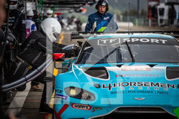 2022-05-07 - 33 KEATING Ben (usa), CHAVES Henrique (prt), SORENSEN Marco (dnk), TF Sport, Aston Martin Vantage AMR, ambiance pit stop during the 6 Hours of Spa-Francorchamps 2022, 2nd round of the 2022 FIA World Endurance Championship on the Circuit de Spa-Francorchamps from May 5 to 7, 2022 in Francorchamps, Belgium - 6 HOURS OF SPA-FRANCORCHAMPS 2022, 2ND ROUND OF THE 2022 FIA WORLD ENDURANCE CHAMPIONSHIP - ENDURANCE - MOTORS