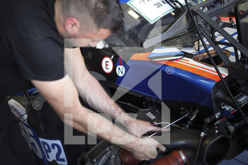 2022-05-12 - mechanic, mecanicien during the 4 Hours of Imola 2022, 2nd round of the 2022 European Le Mans Series on the Imola Circuit from May 12 to 15, in Imola, Italy - AUTO - ELMS - 4 HOURS OF IMOLA 2022 - ENDURANCE - MOTORS