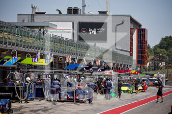 2022-05-12 - pitlane action during the 4 Hours of Imola 2022, 2nd round of the 2022 European Le Mans Series on the Imola Circuit from May 12 to 15, in Imola, Italy - AUTO - ELMS - 4 HOURS OF IMOLA 2022 - ENDURANCE - MOTORS