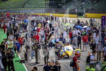 2022-05-15 - Pit walk and pre grid during the 4 Hours of Imola 2022, 2nd round of the 2022 European Le Mans Series on the Imola Circuit from May 12 to 15, in Imola, Italy - 4 HOURS OF IMOLA 2022, 2ND ROUND OF THE 2022 EUROPEAN LE MANS SERIES - ENDURANCE - MOTORS