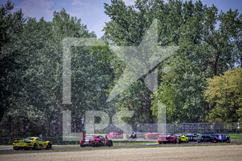 2022-05-15 - Start of the race during the 4 Hours of Imola 2022, 2nd round of the 2022 European Le Mans Series on the Imola Circuit from May 12 to 15, in Imola, Italy - 4 HOURS OF IMOLA 2022, 2ND ROUND OF THE 2022 EUROPEAN LE MANS SERIES - ENDURANCE - MOTORS