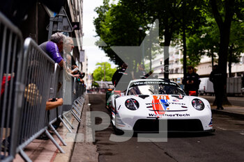 2022-06-03 - 79 MAC NEIL Cooper (usa), ANDLAUER Julien (fra), GIRAUDI Gianluca (ita), Weather Tech Racing, Porsche 911 RSR - 19 during the Scrutineering of the 2022 24 Hours of Le Mans, 3rd round of the 2022 FIA World Endurance Championship, on the Circuit de la Sarthe, from June 3 to 4, 2022 in Le Mans, France - 24 HEURES DU MANS 2022 - SCRUTINEERING - ENDURANCE - MOTORS