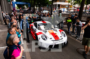 2022-06-03 - 56 IRIBE Brendan (usa), MILLROY Ollie (gbr), BARNICOAT Ben (gbr), Team Project 1, Porsche 911 RSR - 19 during the Scrutineering of the 2022 24 Hours of Le Mans, 3rd round of the 2022 FIA World Endurance Championship, on the Circuit de la Sarthe, from June 3 to 4, 2022 in Le Mans, France - 24 HEURES DU MANS 2022 - SCRUTINEERING - ENDURANCE - MOTORS
