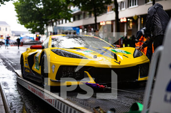 2022-06-03 - 63 GARCIA Antonio (spa), TAYLOR Jordan (usa), CATSBURG Nicky (nld), Corvette Racing, Chevrolet Corvette C8.R, action during the Scrutineering of the 2022 24 Hours of Le Mans, 3rd round of the 2022 FIA World Endurance Championship, on the Circuit de la Sarthe, from June 3 to 4, 2022 in Le Mans, France - 24 HEURES DU MANS 2022 - SCRUTINEERING - ENDURANCE - MOTORS