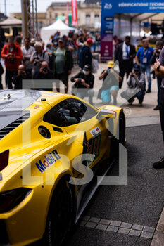 2022-06-03 - 64 MILNER Tommy (usa), TANDY Nick (gbr), SIMS Alexander (ger), Corvette Racing, Chevrolet Corvette C8.R, action during the Scrutineering of the 2022 24 Hours of Le Mans, 3rd round of the 2022 FIA World Endurance Championship, on the Circuit de la Sarthe, from June 3 to 4, 2022 in Le Mans, France - 24 HEURES DU MANS 2022 - SCRUTINEERING - ENDURANCE - MOTORS