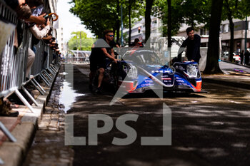 2022-06-03 - 23 LYNN Alexander (gbr), JARVIS Oliver (gbr), PIERSON Joshua (usa), United Autosports USA, Oreca 07 - Gibson, action during the Scrutineering of the 2022 24 Hours of Le Mans, 3rd round of the 2022 FIA World Endurance Championship, on the Circuit de la Sarthe, from June 3 to 4, 2022 in Le Mans, France - 24 HEURES DU MANS 2022 - SCRUTINEERING - ENDURANCE - MOTORS