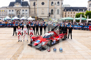 2022-06-03 - 01 WADOUX Lilou (fra), OGIER Sébastien (fra), MILESI Charles (fra), Richard Mille Racing Team, Oreca 07 - Gibson, group picture during the Scrutineering of the 2022 24 Hours of Le Mans, 3rd round of the 2022 FIA World Endurance Championship, on the Circuit de la Sarthe, from June 3 to 4, 2022 in Le Mans, France - 24 HEURES DU MANS 2022 - SCRUTINEERING - ENDURANCE - MOTORS