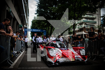 2022-06-03 - 31 GELAEL Sean (idn), FRIJNS Robin (nld), RAST René (ger), WRT, Oreca 07 - Gibson, ambiance during the Scrutineering of the 2022 24 Hours of Le Mans, 3rd round of the 2022 FIA World Endurance Championship, on the Circuit de la Sarthe, from June 3 to 4, 2022 in Le Mans, France - 24 HEURES DU MANS 2022 - SCRUTINEERING - ENDURANCE - MOTORS