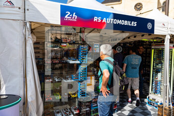 2022-06-04 - Ambiance Pesage Place de la République during the Scrutineering of the 2022 24 Hours of Le Mans, 3rd round of the 2022 FIA World Endurance Championship, on the Circuit de la Sarthe, from June 3 to 4, 2022 in Le Mans, France - 24 HEURES DU MANS 2022 - SCRUTINEERING - ENDURANCE - MOTORS