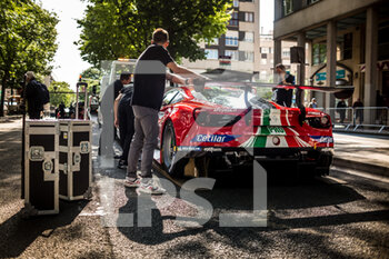 2022-06-04 - 51 PIER GUIDI Alessandro (ita), CALADO James (gbr), SERRA Daniel (bra), AF Corse, Ferrari 488 GTE EVO, ambiance during the Scrutineering of the 2022 24 Hours of Le Mans, 3rd round of the 2022 FIA World Endurance Championship, on the Circuit de la Sarthe, from June 3 to 4, 2022 in Le Mans, France - 24 HEURES DU MANS 2022 - SCRUTINEERING - ENDURANCE - MOTORS
