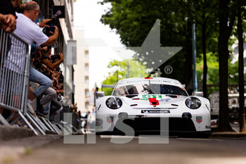 2022-06-04 - 91 BRUNI Gianmaria (ita), LIETZ Richard (aut), MAKOWIECKI Frederic (fra), Porsche GT Team, Porsche 911 RSR - 19 during the Scrutineering of the 2022 24 Hours of Le Mans, 3rd round of the 2022 FIA World Endurance Championship, on the Circuit de la Sarthe, from June 3 to 4, 2022 in Le Mans, France - 24 HEURES DU MANS 2022 - SCRUTINEERING - ENDURANCE - MOTORS