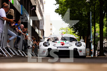 2022-06-04 - 91 BRUNI Gianmaria (ita), LIETZ Richard (aut), MAKOWIECKI Frederic (fra), Porsche GT Team, Porsche 911 RSR - 19 during the Scrutineering of the 2022 24 Hours of Le Mans, 3rd round of the 2022 FIA World Endurance Championship, on the Circuit de la Sarthe, from June 3 to 4, 2022 in Le Mans, France - 24 HEURES DU MANS 2022 - SCRUTINEERING - ENDURANCE - MOTORS