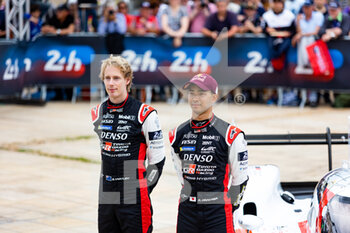 2022-06-04 - 08 HARTLEY Brendon (nzl), HIRAKAWA Ryo (jpn), Toyota Gazoo Racing, Toyota GR010 - Hybrid, portrait during the Scrutineering of the 2022 24 Hours of Le Mans, 3rd round of the 2022 FIA World Endurance Championship, on the Circuit de la Sarthe, from June 3 to 4, 2022 in Le Mans, France - 24 HEURES DU MANS 2022 - SCRUTINEERING - ENDURANCE - MOTORS