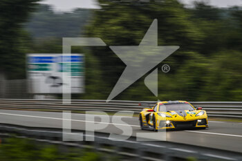 2022-06-05 - 63 GARCIA Antonio (spa), TAYLOR Jordan (usa), CATSBURG Nicky (nld), Corvette Racing, Chevrolet Corvette C8.R, action during the Test Day of the 2022 24 Hours of Le Mans, 3rd round of the 2022 FIA World Endurance Championship, on the Circuit de la Sarthe, on June 5, 2022 in Le Mans, France - 24 HEURES DU MANS 2022 - TEST DAY - ENDURANCE - MOTORS