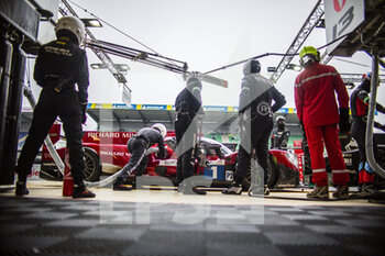 2022-06-05 - 01 WADOUX Lilou (fra), OGIER Sébastien (fra), MILESI Charles (fra), Richard Mille Racing Team, Oreca 07 - Gibson, action, pit stop during the Test Day of the 2022 24 Hours of Le Mans, 3rd round of the 2022 FIA World Endurance Championship, on the Circuit de la Sarthe, on June 5, 2022 in Le Mans, France - 24 HEURES DU MANS 2022 - TEST DAY - ENDURANCE - MOTORS