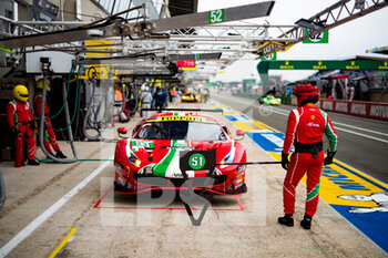 2022-06-05 - 51 PIER GUIDI Alessandro (ita), CALADO James (gbr), SERRA Daniel (bra), AF Corse, Ferrari 488 GTE EVO, action , pit stop, during the Test Day of the 2022 24 Hours of Le Mans, 3rd round of the 2022 FIA World Endurance Championship, on the Circuit de la Sarthe, on June 5, 2022 in Le Mans, France - 24 HEURES DU MANS 2022 - TEST DAY - ENDURANCE - MOTORS