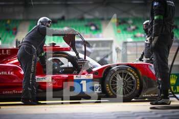 2022-06-05 - WADOUX Lilou (fra), Richard Mille Racing Team, Oreca 07 - Gibson, portrait during the Test Day of the 2022 24 Hours of Le Mans, 3rd round of the 2022 FIA World Endurance Championship, on the Circuit de la Sarthe, on June 5, 2022 in Le Mans, France - 24 HEURES DU MANS 2022 - TEST DAY - ENDURANCE - MOTORS