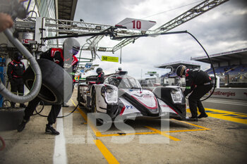 2022-06-05 - 10 MULLER Nico (swi), CULLEN Ryan (gbr), BOURDAIS Sébastien (fra), Vector Sport, Oreca 07 - Gibson, action, pit stop, during the Test Day of the 2022 24 Hours of Le Mans, 3rd round of the 2022 FIA World Endurance Championship, on the Circuit de la Sarthe, on June 5, 2022 in Le Mans, France - 24 HEURES DU MANS 2022 - TEST DAY - ENDURANCE - MOTORS