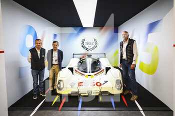 2022-06-06 - FILLON Pierre (fra), President of ACO, portait with DALMAS Yannick and FINOT Jean-Marc, portrait, inaugurating the Peugeot exhibition at the ACO museum with Peugeot 905 winning car in 1992 during the free practices and qualifying sessions of the 2022 24 Hours of Le Mans, 3rd round of the 2022 FIA World Endurance Championship, on the Circuit de la Sarthe, from June 8 to 12, 2022 in Le Mans, France - 24 HEURES DU MANS 2022 - FREE PRACTICES AND QUALIFYING - ENDURANCE - MOTORS