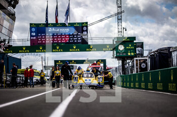 2022-06-07 - 05 CAMERON Dane (usa), COLLARD Emmanuel (fra), NASR Felipe (bra), Team Penske, Oreca 07 - Gibson, ambiance during the free practices and qualifying sessions of the 2022 24 Hours of Le Mans, 3rd round of the 2022 FIA World Endurance Championship, on the Circuit de la Sarthe, from June 8 to 12, 2022 in Le Mans, France - 24 HEURES DU MANS 2022 - FREE PRACTICES AND QUALIFYING - ENDURANCE - MOTORS
