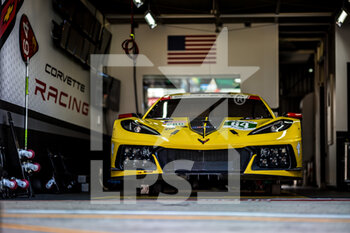 2022-06-07 - 64 MILNER Tommy (usa), TANDY Nick (gbr), SIMS Alexander (ger), Corvette Racing, Chevrolet Corvette C8.R, ambiance during the free practices and qualifying sessions of the 2022 24 Hours of Le Mans, 3rd round of the 2022 FIA World Endurance Championship, on the Circuit de la Sarthe, from June 8 to 12, 2022 in Le Mans, France - 24 HEURES DU MANS 2022 - FREE PRACTICES AND QUALIFYING - ENDURANCE - MOTORS