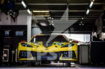 2022-06-07 - 63 GARCIA Antonio (spa), TAYLOR Jordan (usa), CATSBURG Nicky (nld), Corvette Racing, Chevrolet Corvette C8.R, ambiance during the free practices and qualifying sessions of the 2022 24 Hours of Le Mans, 3rd round of the 2022 FIA World Endurance Championship, on the Circuit de la Sarthe, from June 8 to 12, 2022 in Le Mans, France - 24 HEURES DU MANS 2022 - FREE PRACTICES AND QUALIFYING - ENDURANCE - MOTORS