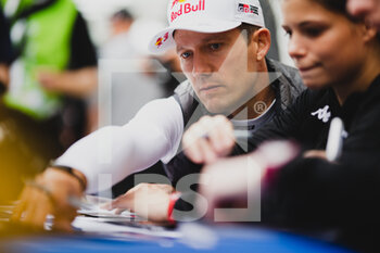 2022-06-07 - OGIER Sébastien (fra), Richard Mille Racing Team, Oreca 07 - Gibson, portrait during the free practices and qualifying sessions of the 2022 24 Hours of Le Mans, 3rd round of the 2022 FIA World Endurance Championship, on the Circuit de la Sarthe, from June 8 to 12, 2022 in Le Mans, France - 24 HEURES DU MANS 2022 - FREE PRACTICES AND QUALIFYING - ENDURANCE - MOTORS