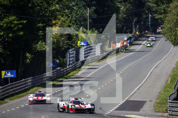 2022-06-07 - 08 BUEMI Sébastien (swi), HARTLEY Brendon (nzl), HIRAKAWA Ryo (jpn), Toyota Gazoo Racing, Toyota GR010 - Hybrid, action, 07 CONWAY Mike (gbr), KOBAYASHI Kamui (jpn), LOPEZ Jose Maria (arg), Toyota Gazoo Racing, Toyota GR010 - Hybrid, action during the free practices and qualifying sessions of the 2022 24 Hours of Le Mans, 3rd round of the 2022 FIA World Endurance Championship, on the Circuit de la Sarthe, from June 8 to 12, 2022 in Le Mans, France - 24 HEURES DU MANS 2022 - FREE PRACTICES AND QUALIFYING - ENDURANCE - MOTORS