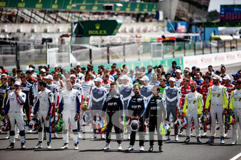 2022-06-07 - Driver group picture during the free practices and qualifying sessions of the 2022 24 Hours of Le Mans, 3rd round of the 2022 FIA World Endurance Championship, on the Circuit de la Sarthe, from June 8 to 12, 2022 in Le Mans, France - 24 HEURES DU MANS 2022 - FREE PRACTICES AND QUALIFYING - ENDURANCE - MOTORS
