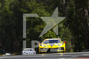 2022-06-07 - 64 MILNER Tommy (usa), TANDY Nick (gbr), SIMS Alexander (ger), Corvette Racing, Chevrolet Corvette C8.R, action during the free practices and qualifying sessions of the 2022 24 Hours of Le Mans, 3rd round of the 2022 FIA World Endurance Championship, on the Circuit de la Sarthe, from June 8 to 12, 2022 in Le Mans, France - 24 HEURES DU MANS 2022 - FREE PRACTICES AND QUALIFYING - ENDURANCE - MOTORS